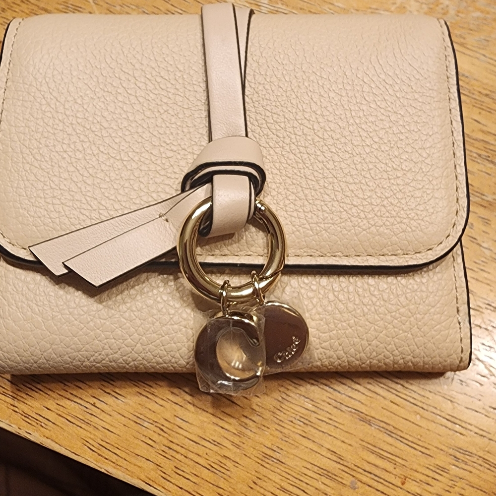 Chloé Alphabet Small Tri-Fold Wallet crafted from grained calfskin New Unused - Picture 2 of 16